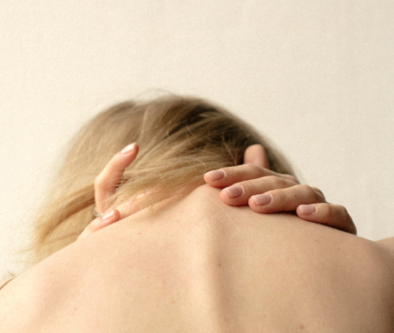 Neck pain and stiffness in the neck – causes, symptoms and investigation with MRI of the cervical spine