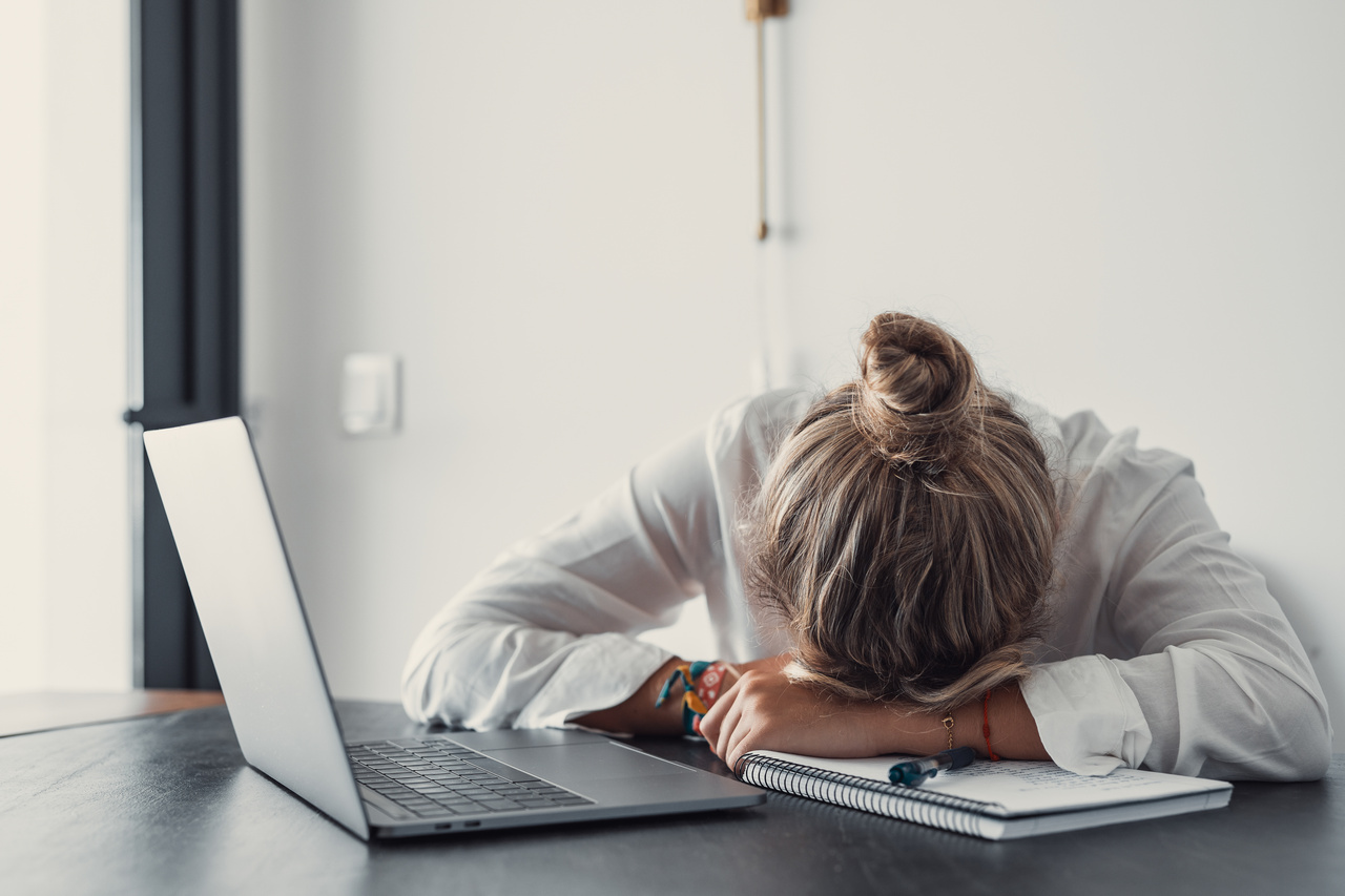Tired or exhausted? How to recognize the signs in your staff