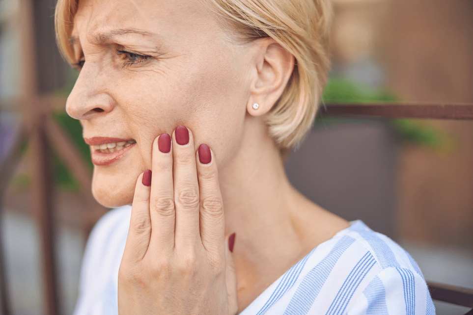 6 Common Oral Symptoms During Menopause – Causes and What Can Help